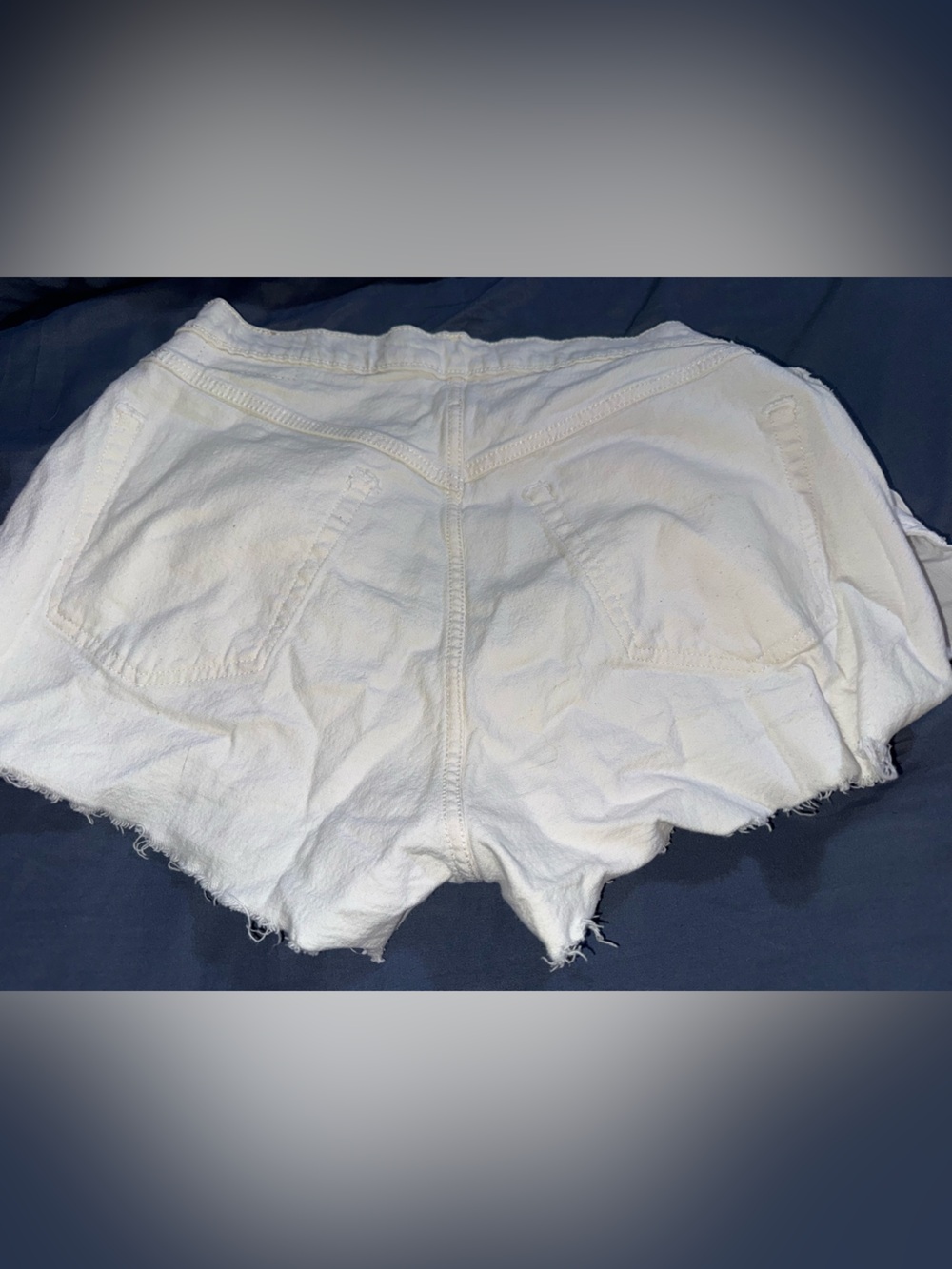 High-Waist White Levi’s shorts - Picture 4 of 7